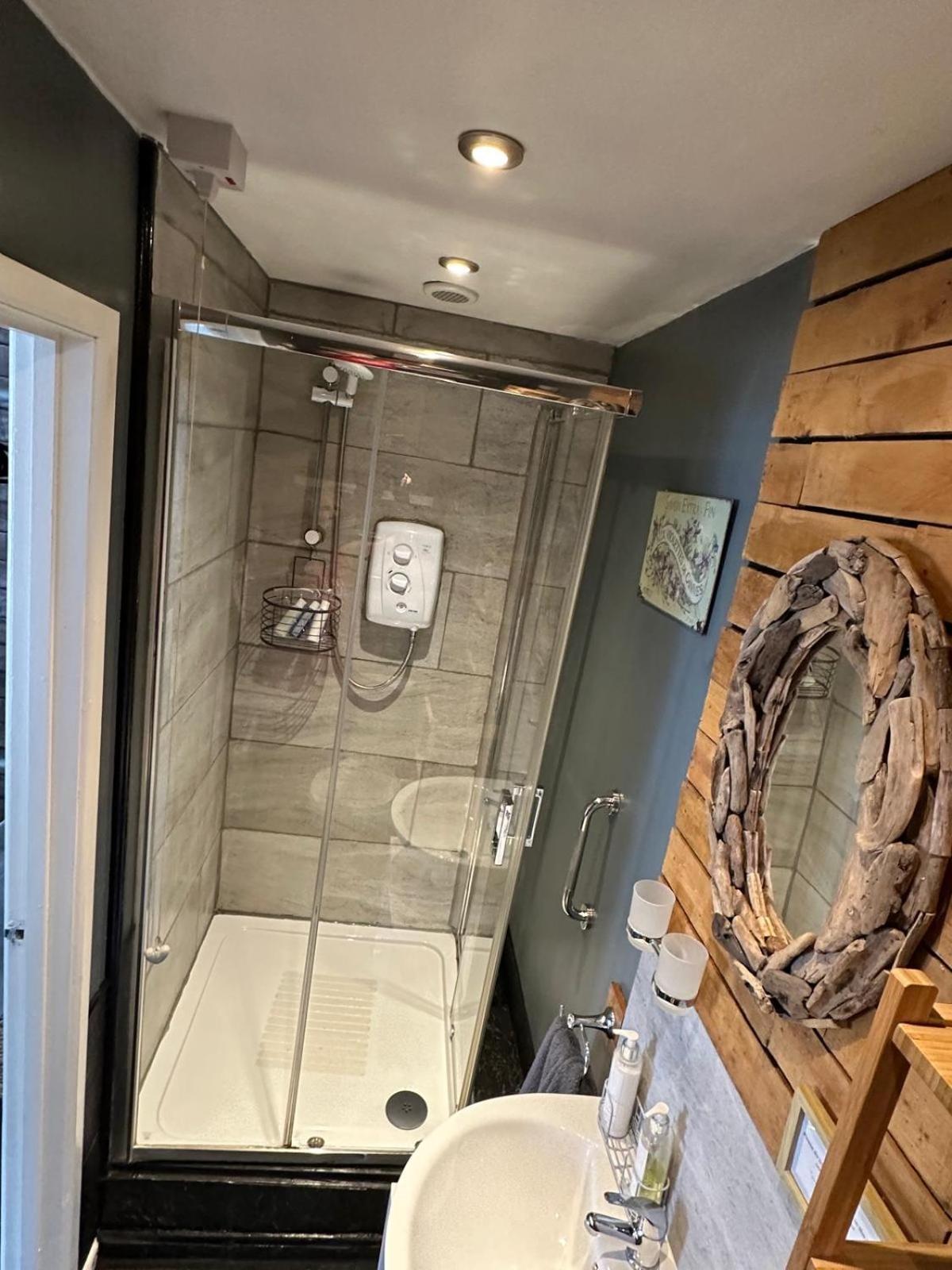 Shropshire Guestroom Seisdon ภายนอก รูปภาพ